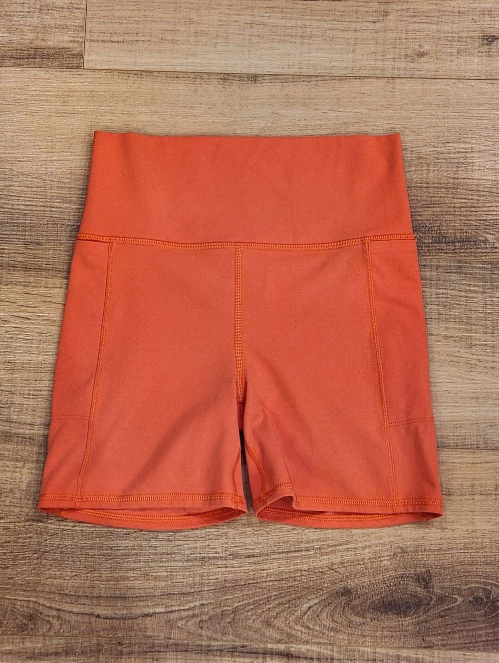 Vuori Studio Pocket Shorts Women’s Small Orange High Rise Yoga Athletic Stretch